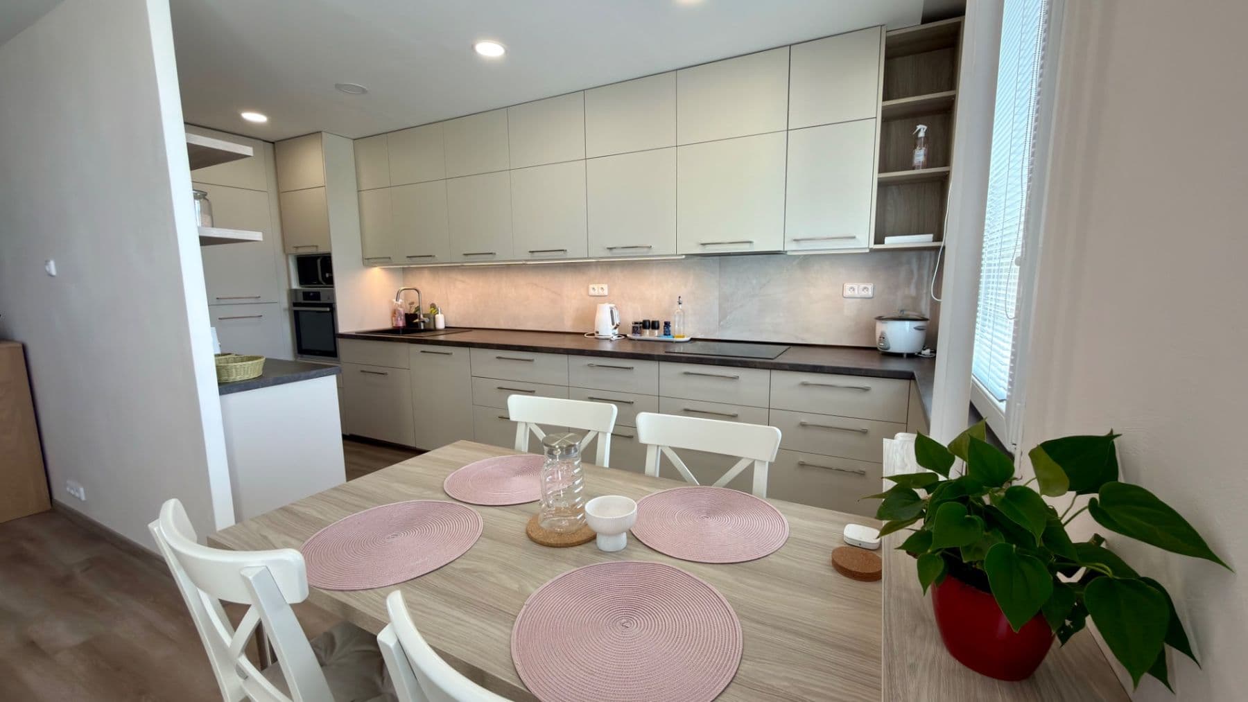 2 bedroom with open-plan kitchen flat to rent, 85 m², Růženínská, Prague, Prague 2 bedroom with open-plan kitchen flat to rent, 85 m², Růženínská, Prague, Prague