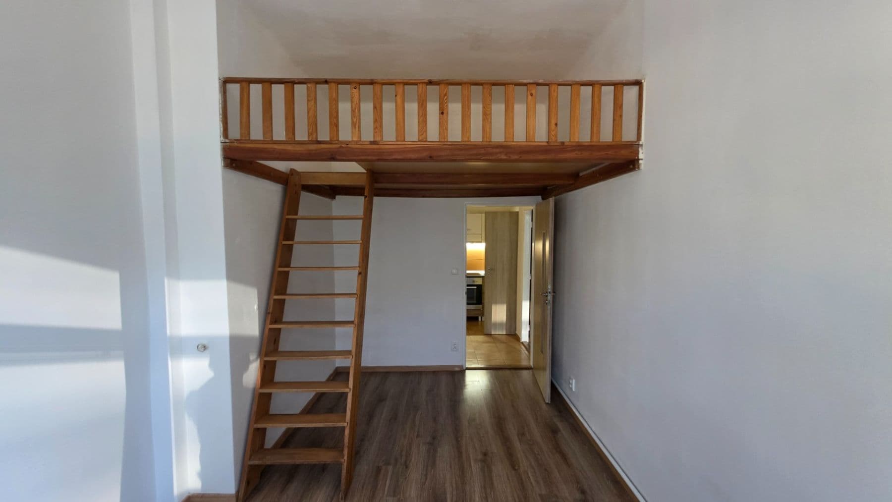 1 bedroom with open-plan kitchen flat to rent, 42 m², Vrchlického, Prague, Prague 1 bedroom with open-plan kitchen flat to rent, 42 m², Vrchlického, Prague, Prague