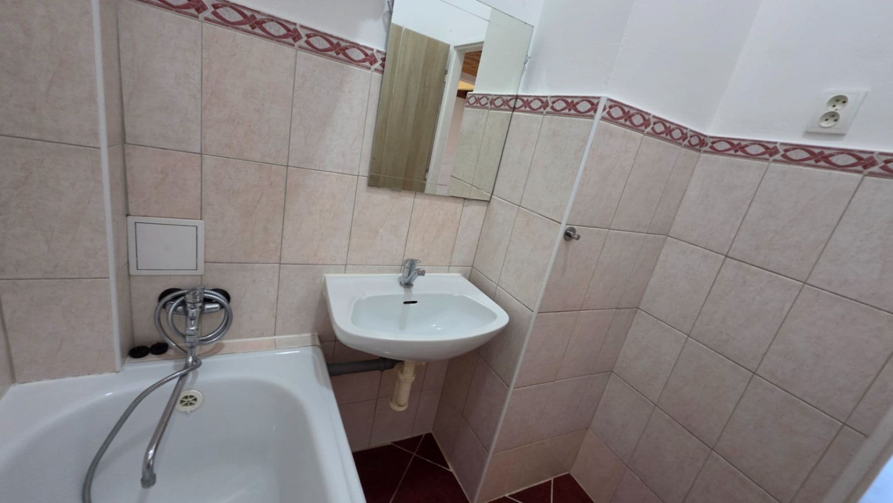 1 bedroom with open-plan kitchen flat to rent, 42 m², Vrchlického, Prague, Prague 1 bedroom with open-plan kitchen flat to rent, 42 m², Vrchlického, Prague, Prague