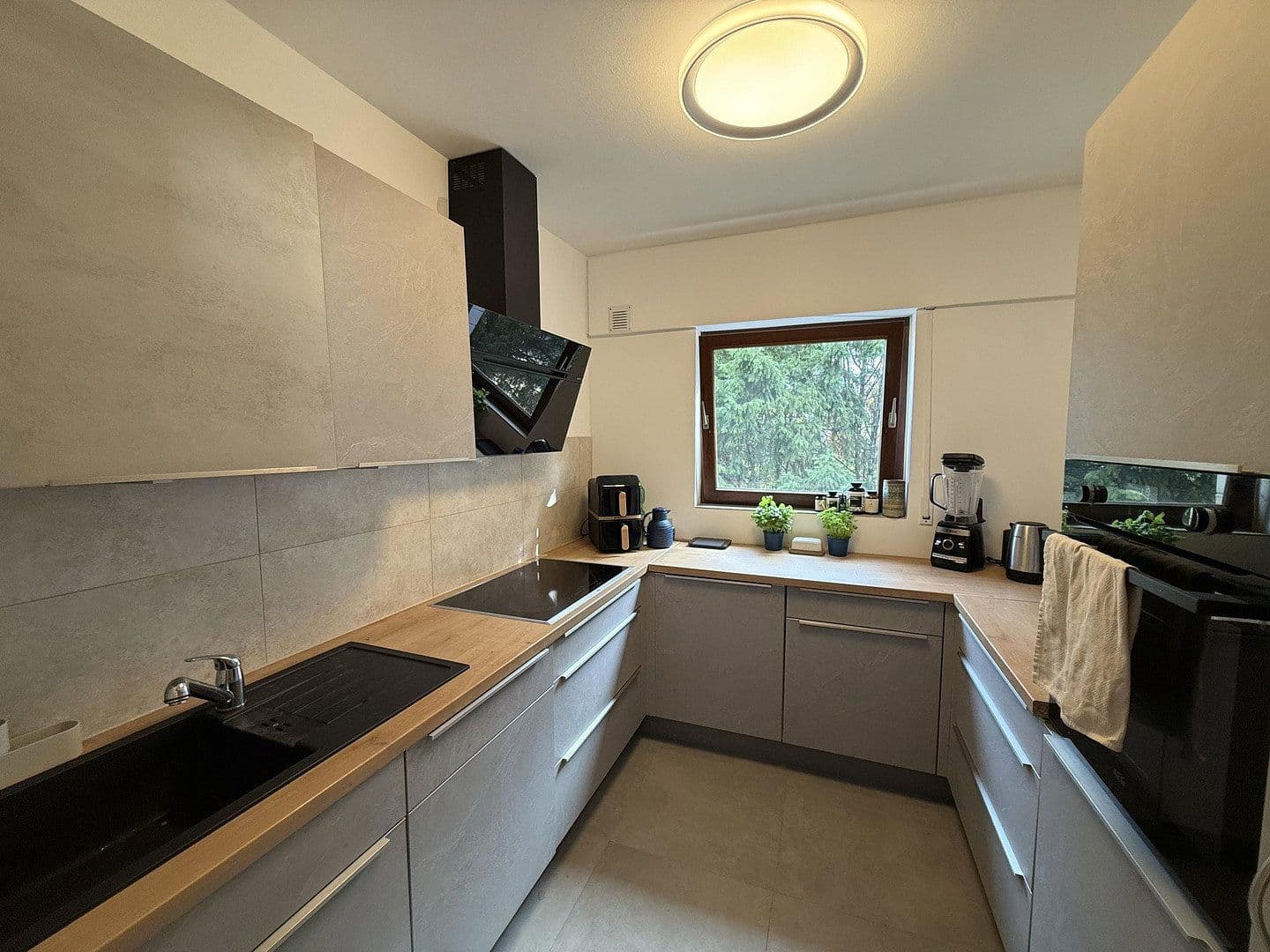 2 bedroom with open-plan kitchen flat to rent, 100 m², Köln, North Rhine-Westphalia 2 bedroom with open-plan kitchen flat to rent, 100 m², Köln, North Rhine-Westphalia