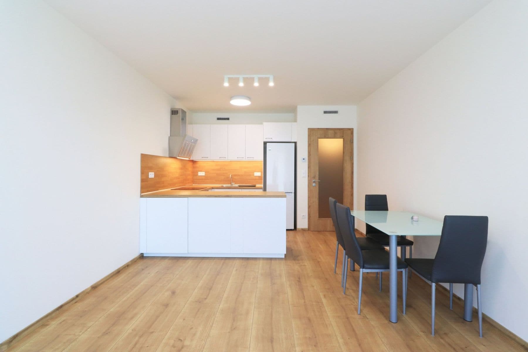 1 bedroom with open-plan kitchen flat to rent, 56 m², Střídavá, Prague, Prague 1 bedroom with open-plan kitchen flat to rent, 56 m², Střídavá, Prague, Prague