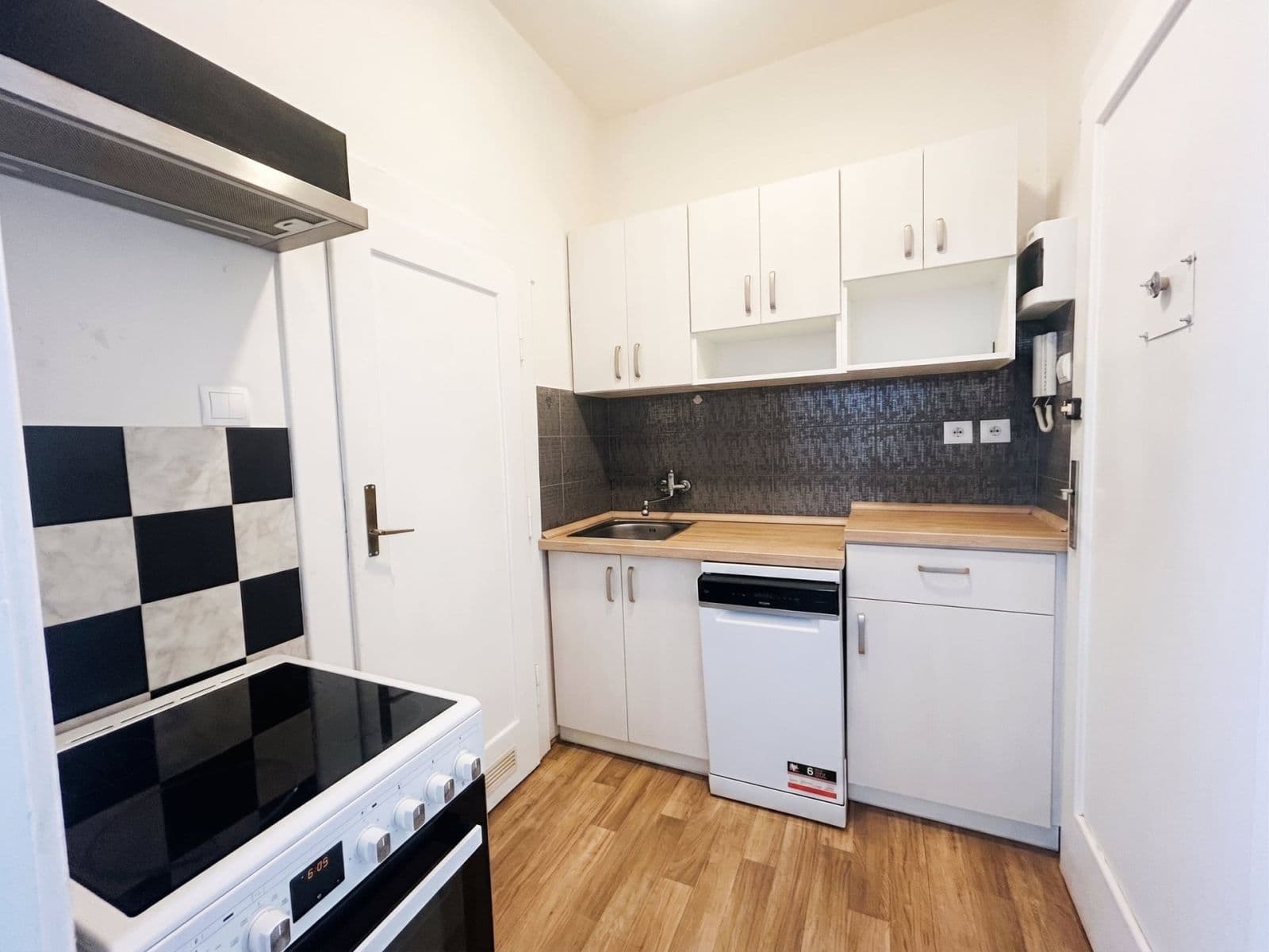 Studio flat to rent, 29 m², Jana Želivského, Prague, Prague Studio flat to rent, 29 m², Jana Želivského, Prague, Prague