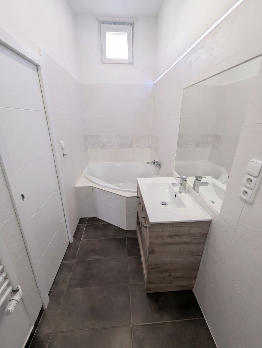 2 bedroom flat to rent, 77 m², Československé armády, Hradec Králové, Královéhradecký Region 2 bedroom flat to rent, 77 m², Československé armády, Hradec Králové, Královéhradecký Region