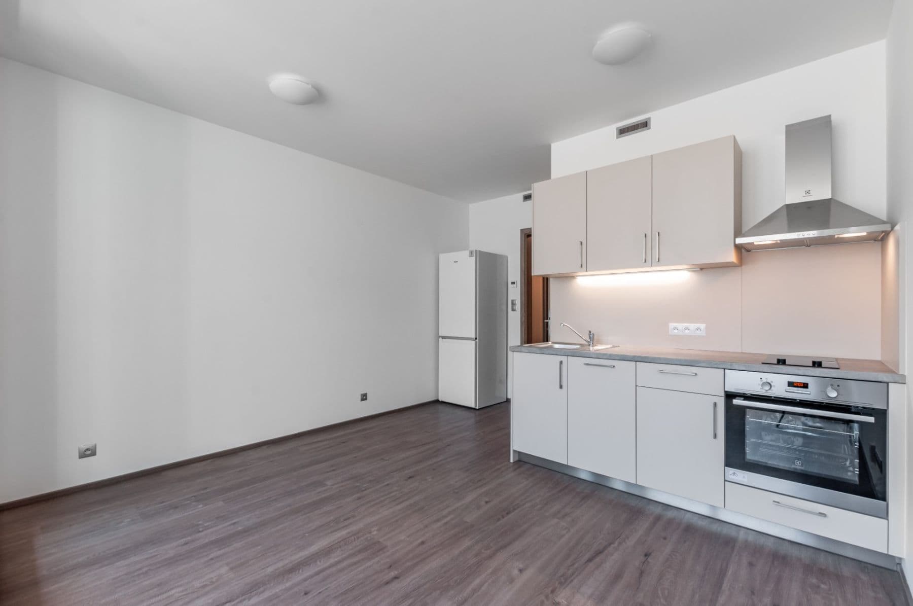 Studio flat to rent, 28 m², Bassova, Prague, Prague Studio flat to rent, 28 m², Bassova, Prague, Prague