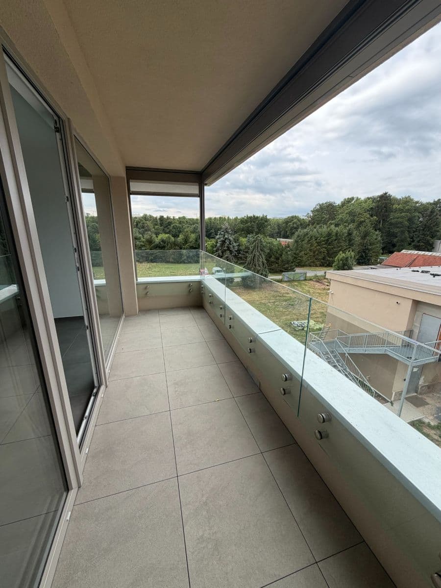 3 bedroom with open-plan kitchen flat to rent, 86 m², Prague, Prague 3 bedroom with open-plan kitchen flat to rent, 86 m², Prague, Prague