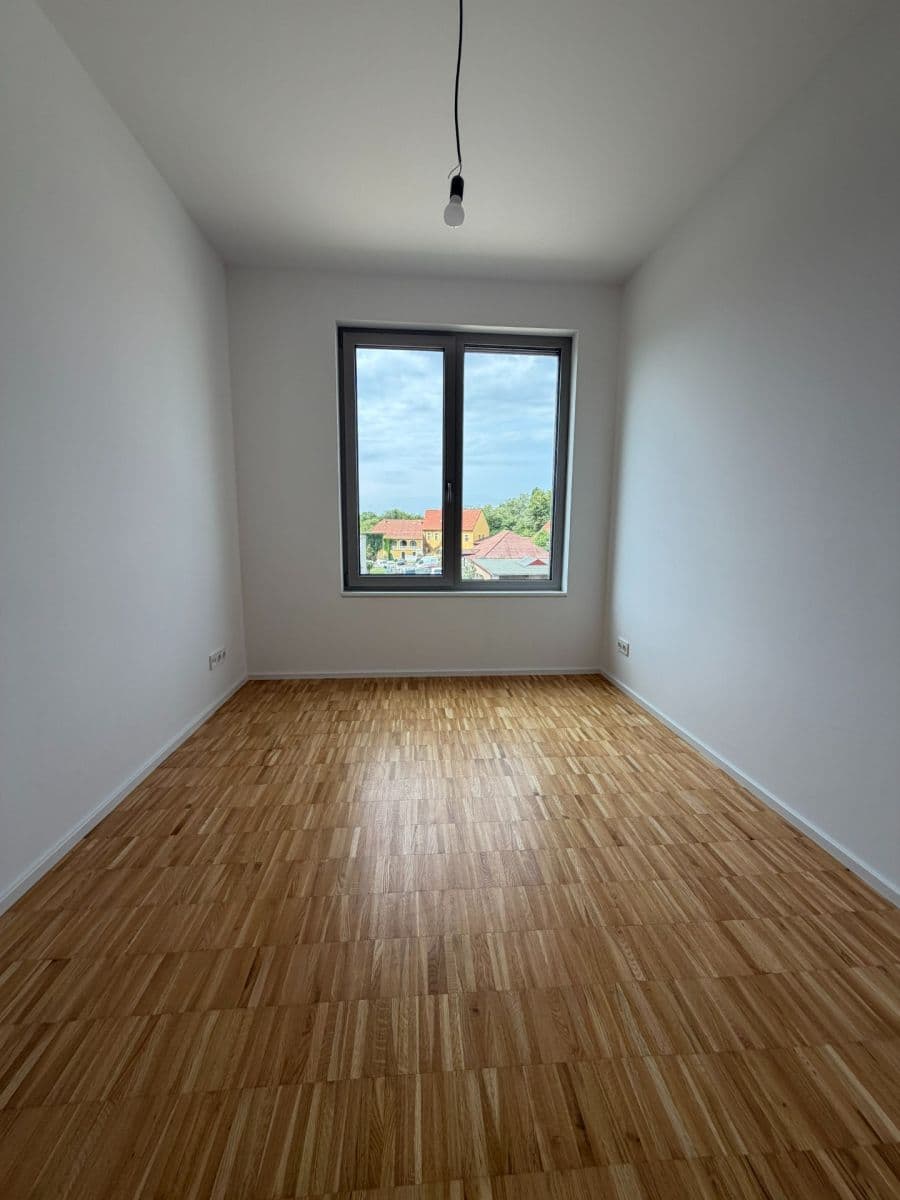 3 bedroom with open-plan kitchen flat to rent, 86 m², Prague, Prague 3 bedroom with open-plan kitchen flat to rent, 86 m², Prague, Prague