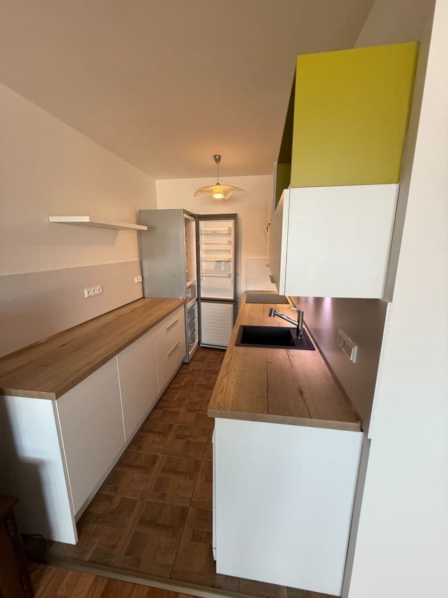 2 bedroom with open-plan kitchen flat to rent, 62 m², Steinerova, Prague, Prague 2 bedroom with open-plan kitchen flat to rent, 62 m², Steinerova, Prague, Prague