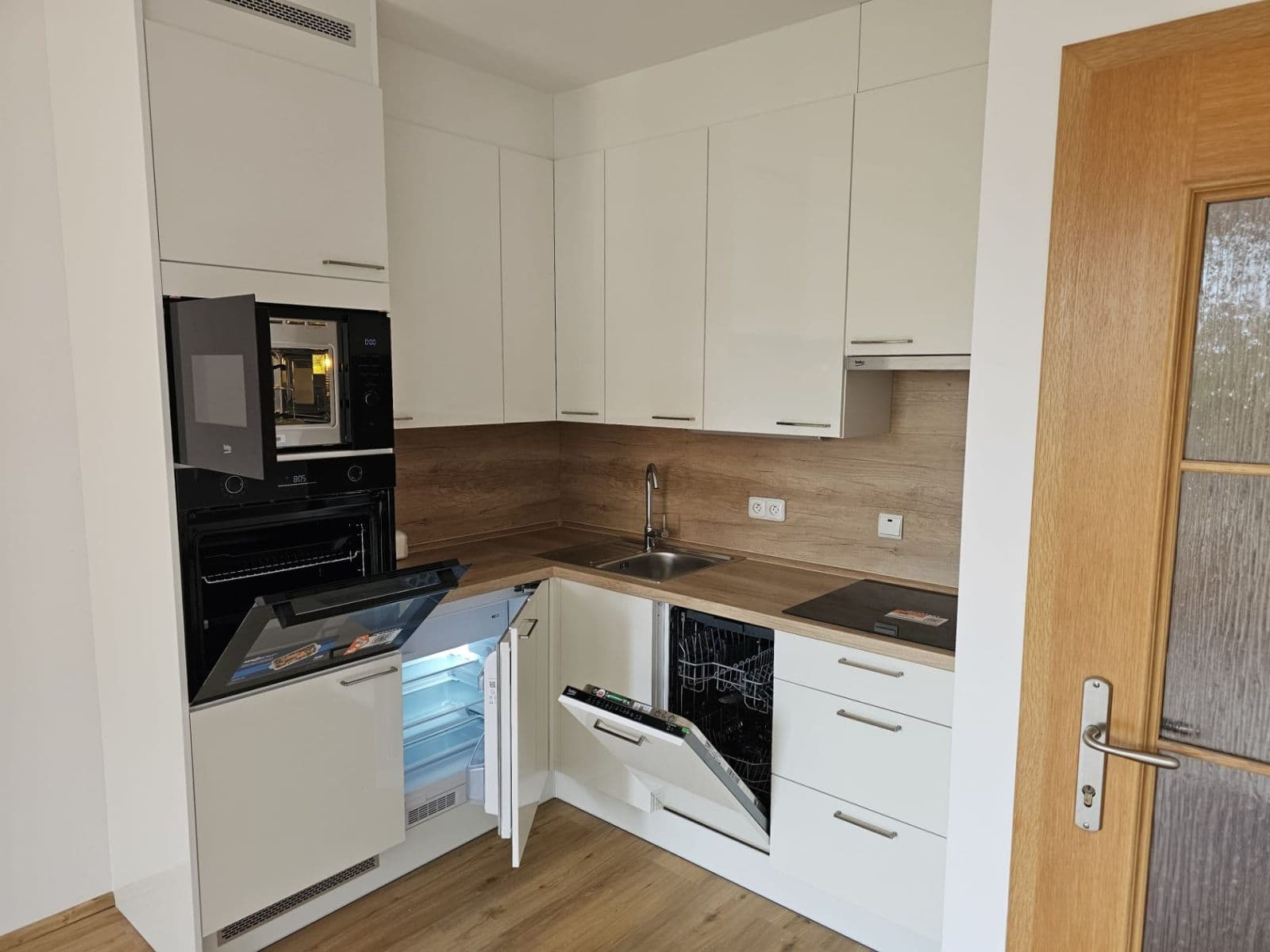 1 bedroom with open-plan kitchen flat to rent, 47 m², Rostovská, Prague, Prague 1 bedroom with open-plan kitchen flat to rent, 47 m², Rostovská, Prague, Prague