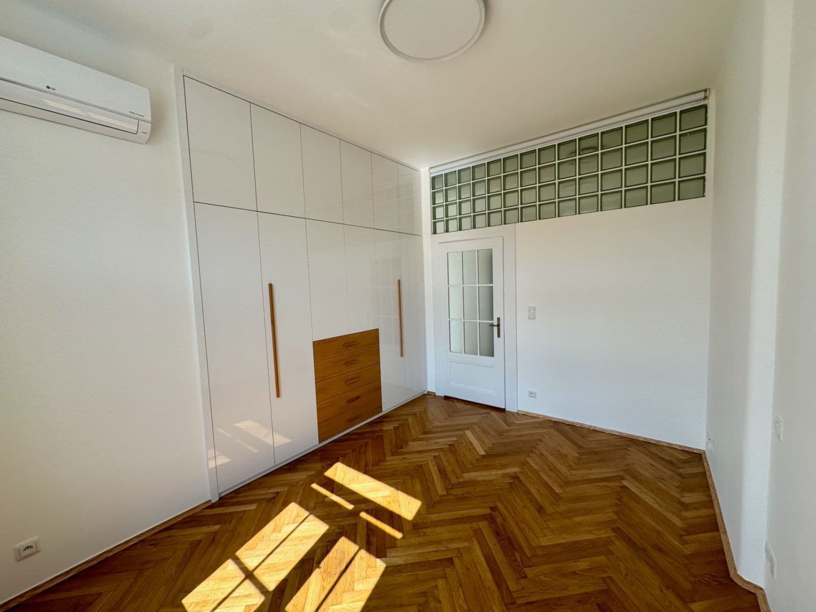 2 bedroom with open-plan kitchen flat to rent, 98 m², K Brusce, Prague, Prague 2 bedroom with open-plan kitchen flat to rent, 98 m², K Brusce, Prague, Prague