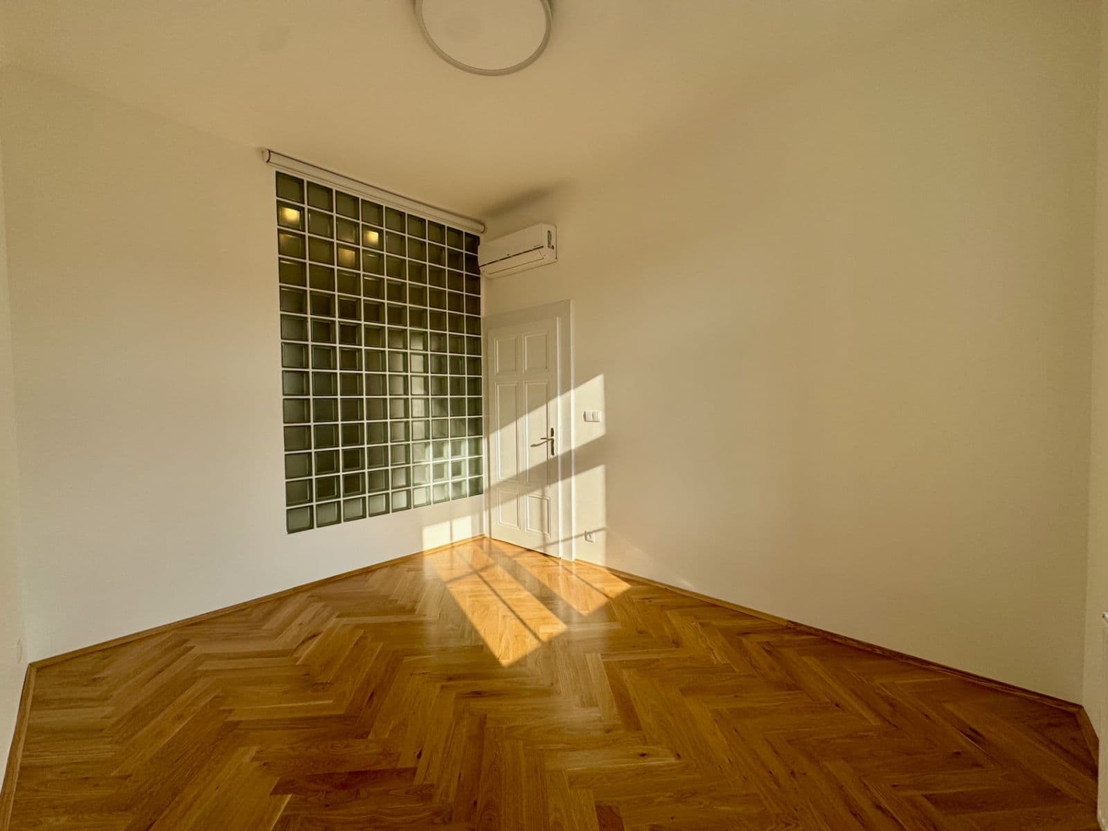 2 bedroom with open-plan kitchen flat to rent, 98 m², K Brusce, Prague, Prague 2 bedroom with open-plan kitchen flat to rent, 98 m², K Brusce, Prague, Prague