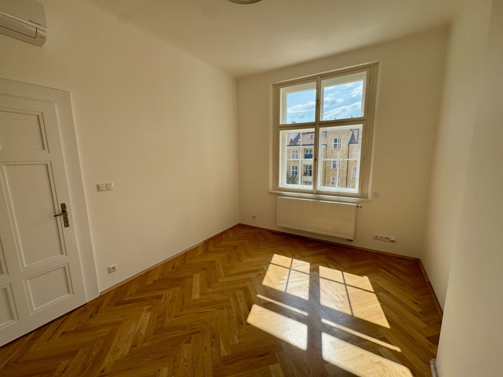 2 bedroom with open-plan kitchen flat to rent, 98 m², K Brusce, Prague, Prague 2 bedroom with open-plan kitchen flat to rent, 98 m², K Brusce, Prague, Prague