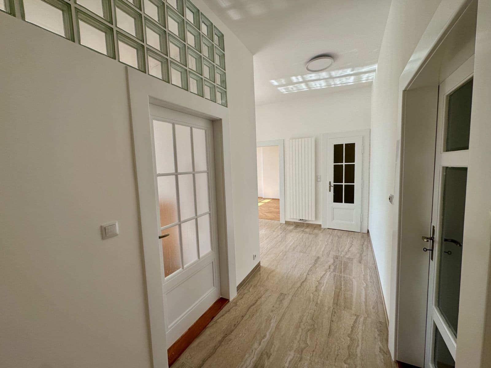 2 bedroom with open-plan kitchen flat to rent, 98 m², K Brusce, Prague, Prague 2 bedroom with open-plan kitchen flat to rent, 98 m², K Brusce, Prague, Prague