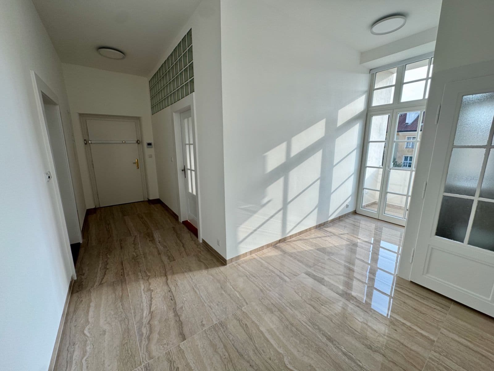 2 bedroom with open-plan kitchen flat to rent, 98 m², K Brusce, Prague, Prague 2 bedroom with open-plan kitchen flat to rent, 98 m², K Brusce, Prague, Prague