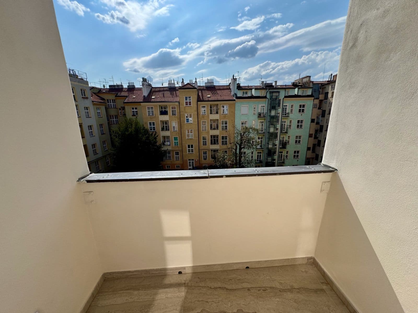 2 bedroom with open-plan kitchen flat to rent, 98 m², K Brusce, Prague, Prague 2 bedroom with open-plan kitchen flat to rent, 98 m², K Brusce, Prague, Prague