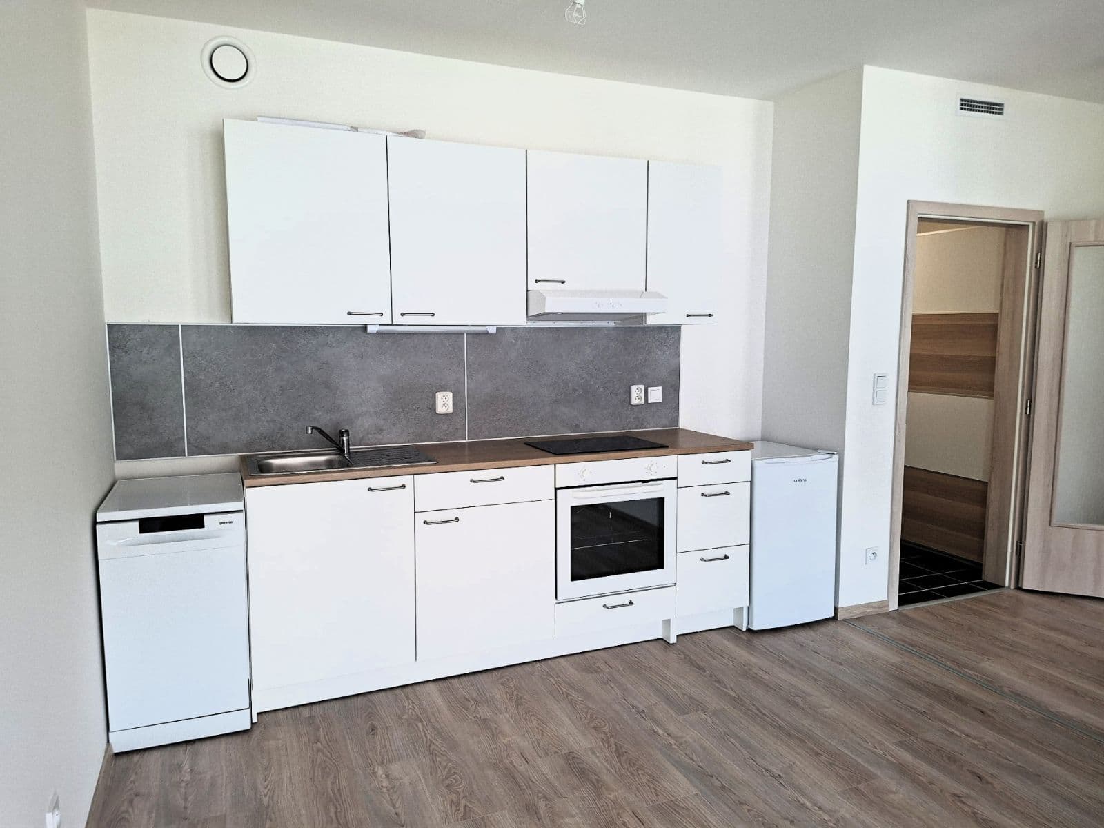 Studio flat to rent, 32 m², Arnošta Staňka, Prague, Prague Studio flat to rent, 32 m², Arnošta Staňka, Prague, Prague