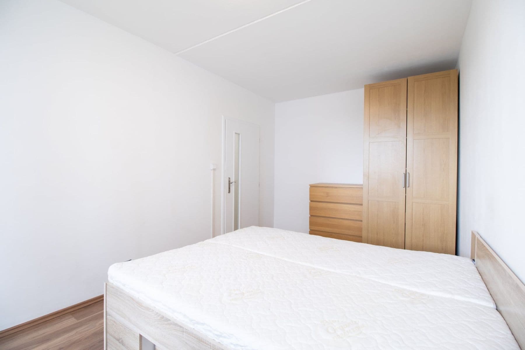 2 bedroom with open-plan kitchen flat to rent, 65 m², Bazovského, Prague, Prague 2 bedroom with open-plan kitchen flat to rent, 65 m², Bazovského, Prague, Prague