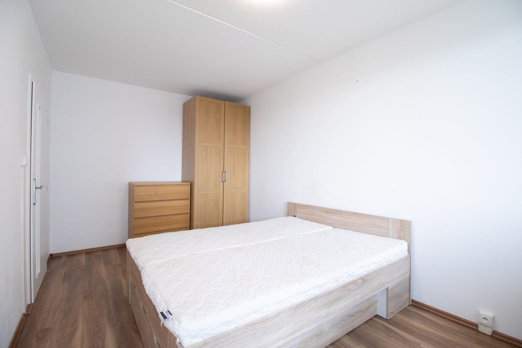 2 bedroom with open-plan kitchen flat to rent, 65 m², Bazovského, Prague, Prague 2 bedroom with open-plan kitchen flat to rent, 65 m², Bazovského, Prague, Prague