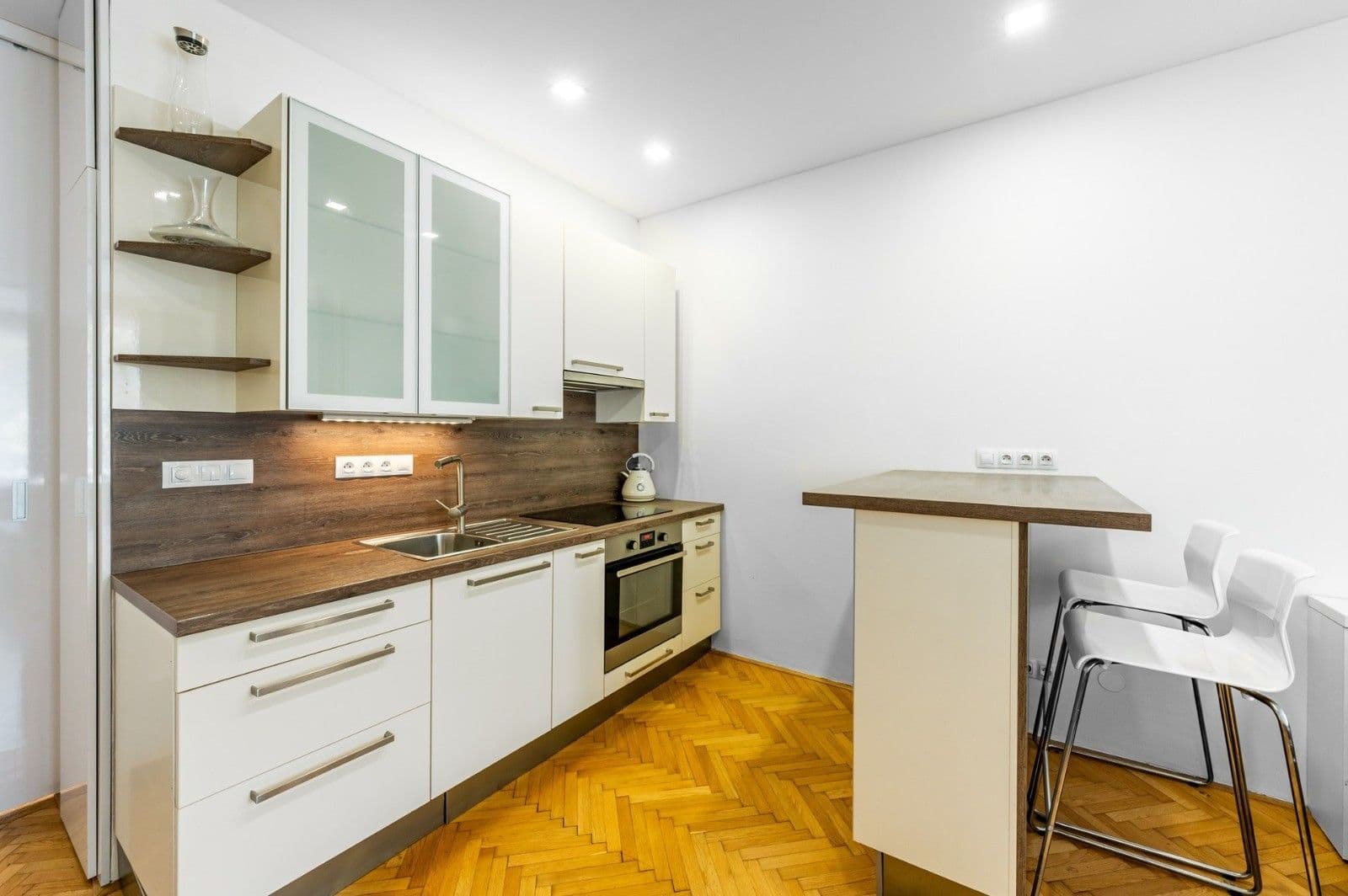 1 bedroom with open-plan kitchen flat to rent, 58 m², Sokolovská, Prague, Prague 1 bedroom with open-plan kitchen flat to rent, 58 m², Sokolovská, Prague, Prague