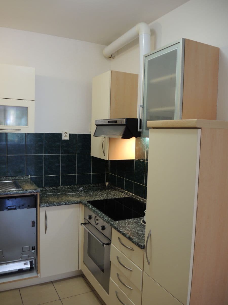 Studio flat to rent, 42 m², Elektrárenská, Prague, Prague Studio flat to rent, 42 m², Elektrárenská, Prague, Prague