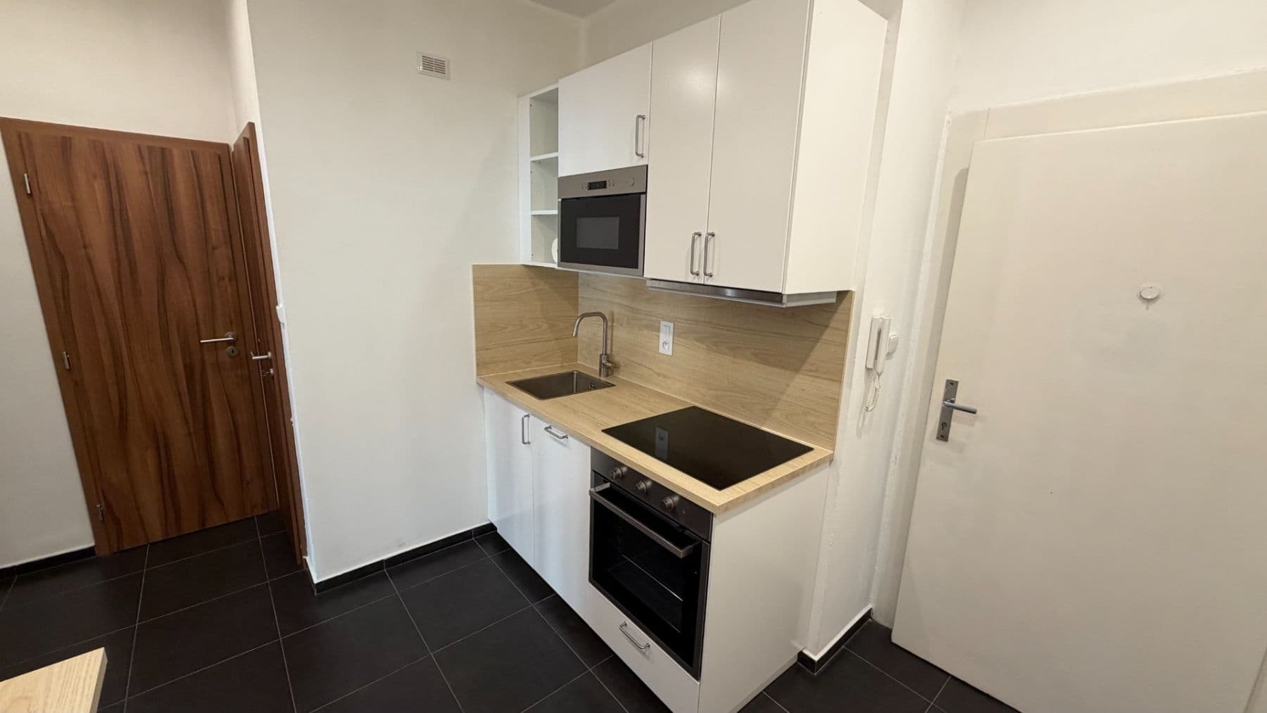 1 bedroom with open-plan kitchen flat to rent, 54 m², Holandská, Prague, Prague 1 bedroom with open-plan kitchen flat to rent, 54 m², Holandská, Prague, Prague