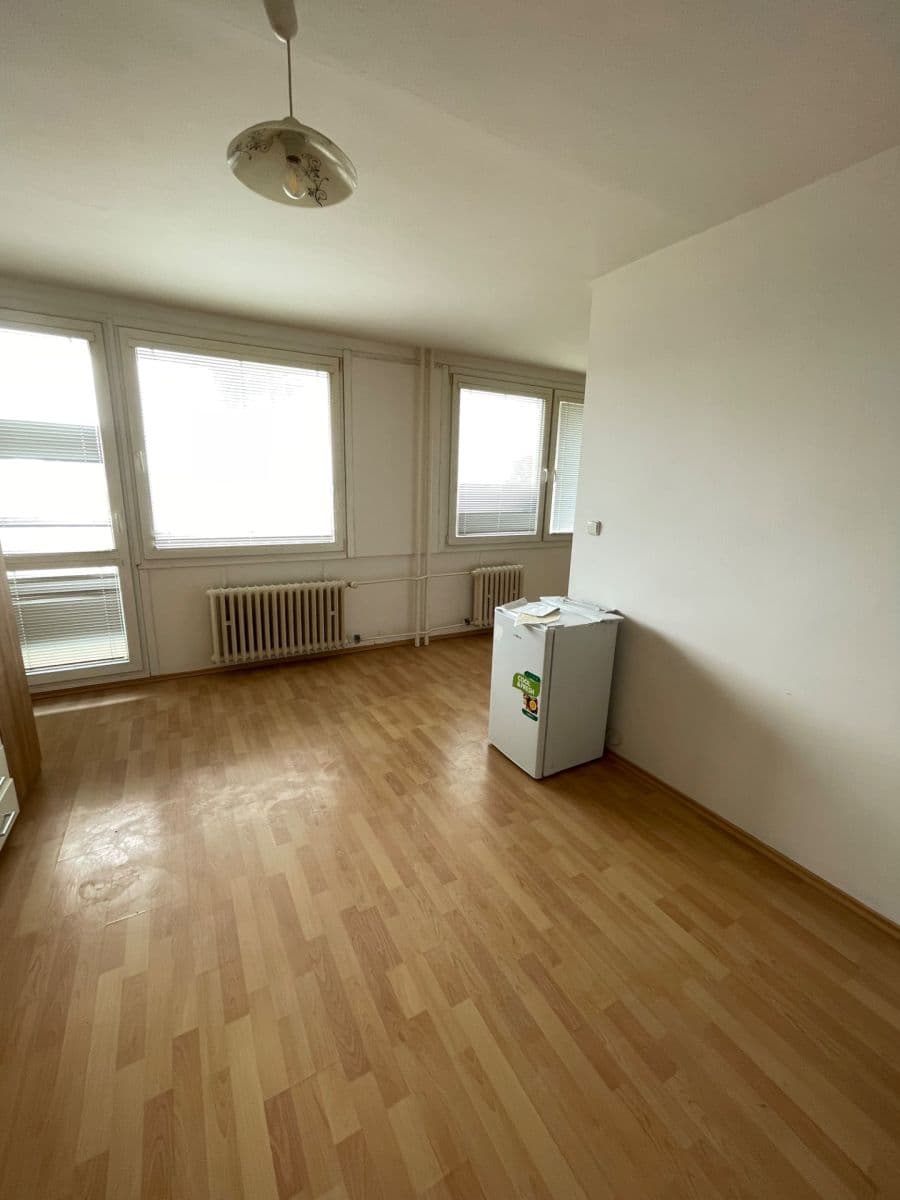 Studio flat to rent, 40 m², Hvězdova, Prague, Prague Studio flat to rent, 40 m², Hvězdova, Prague, Prague