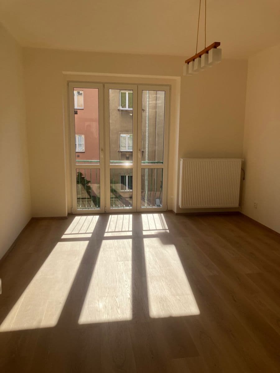 1 bedroom with open-plan kitchen flat to rent, 52 m², Srbínská, Prague, Prague 1 bedroom with open-plan kitchen flat to rent, 52 m², Srbínská, Prague, Prague