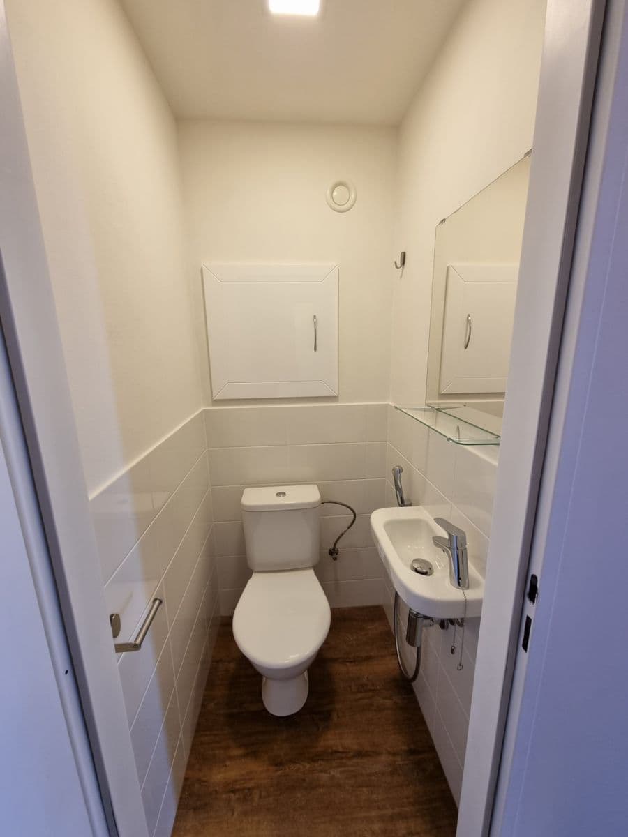 2 bedroom with open-plan kitchen flat to rent, 71 m², Nevanova, Prague, Prague 2 bedroom with open-plan kitchen flat to rent, 71 m², Nevanova, Prague, Prague