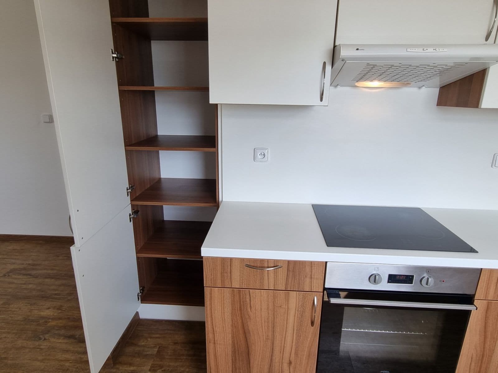 2 bedroom with open-plan kitchen flat to rent, 71 m², Nevanova, Prague, Prague 2 bedroom with open-plan kitchen flat to rent, 71 m², Nevanova, Prague, Prague