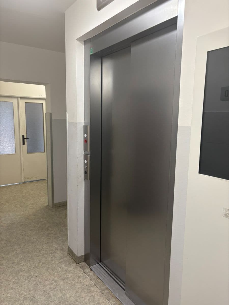 2 bedroom with open-plan kitchen flat to rent, 71 m², Nevanova, Prague, Prague 2 bedroom with open-plan kitchen flat to rent, 71 m², Nevanova, Prague, Prague