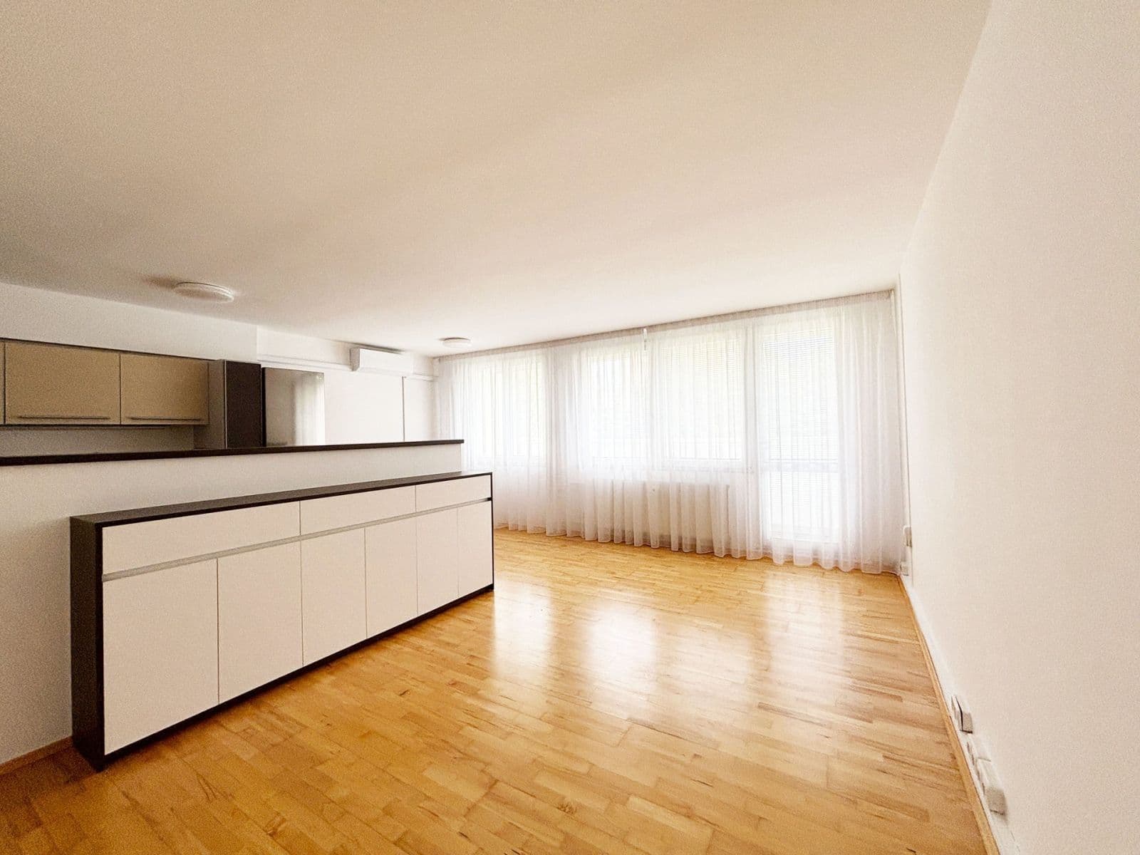 2 bedroom with open-plan kitchen flat to rent, 81 m², Květnového vítězství, Prague, Prague 2 bedroom with open-plan kitchen flat to rent, 81 m², Květnového vítězství, Prague, Prague