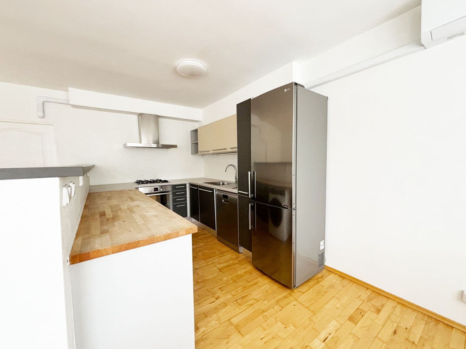 2 bedroom with open-plan kitchen flat to rent, 81 m², Květnového vítězství, Prague, Prague 2 bedroom with open-plan kitchen flat to rent, 81 m², Květnového vítězství, Prague, Prague