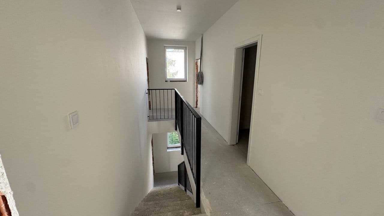 5 bedroom with open-plan kitchen flat for sale, 146 m², Masarykova, Rudná, Středočeský Region 5 bedroom with open-plan kitchen flat for sale, 146 m², Masarykova, Rudná, Středočeský Region