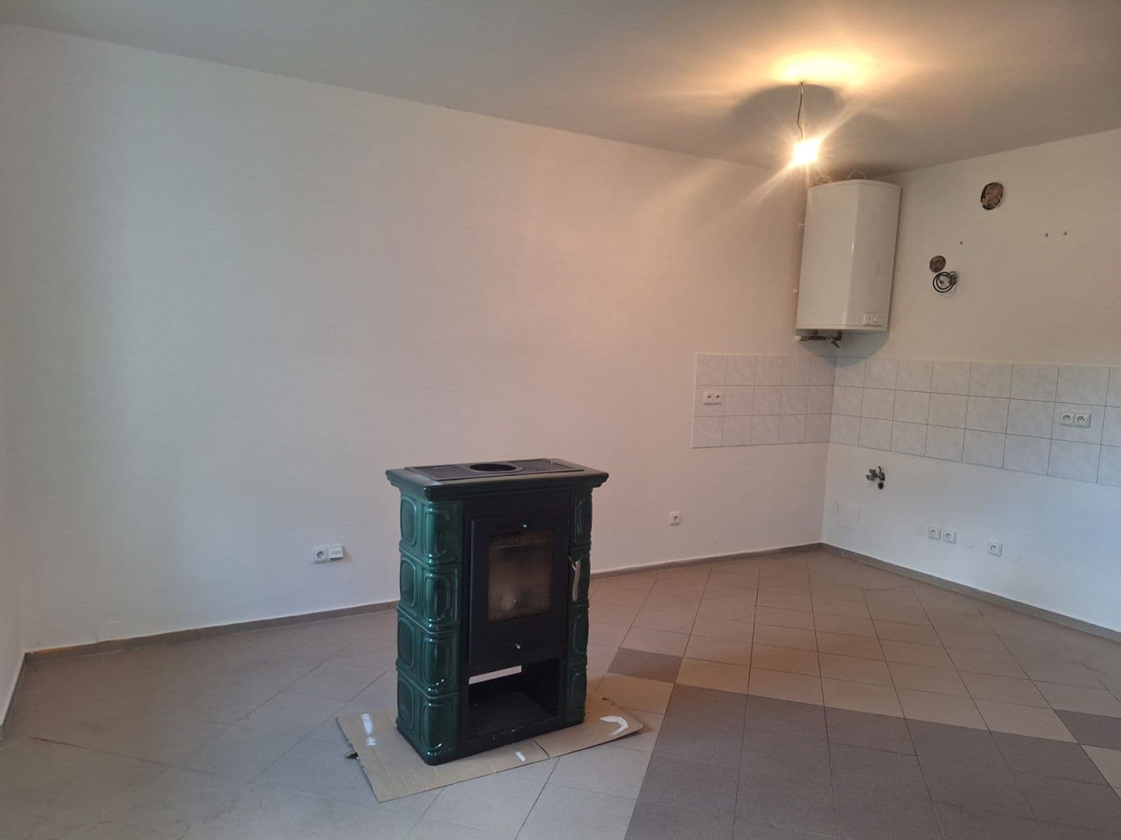 Small studio flat to rent, 31 m², Družstevní, Kněževes, Středočeský Region Small studio flat to rent, 31 m², Družstevní, Kněževes, Středočeský Region