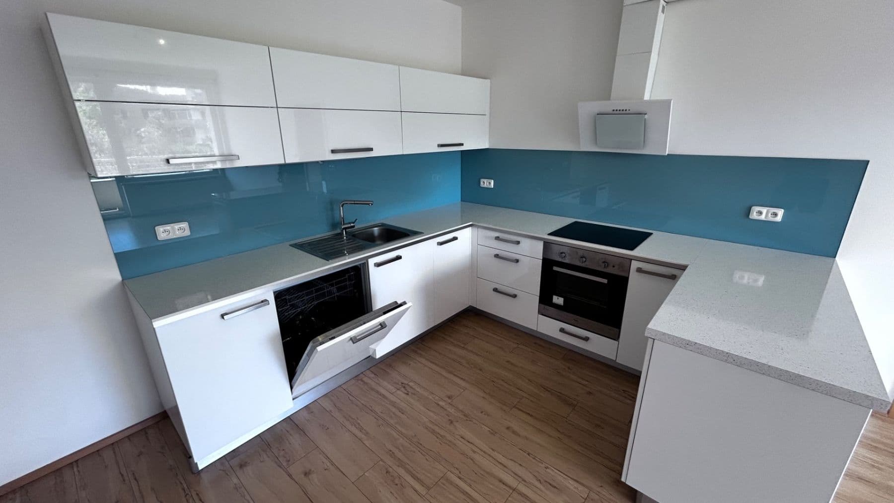 2 bedroom with open-plan kitchen flat to rent, 66 m², Pavla Beneše, Prague, Prague 2 bedroom with open-plan kitchen flat to rent, 66 m², Pavla Beneše, Prague, Prague