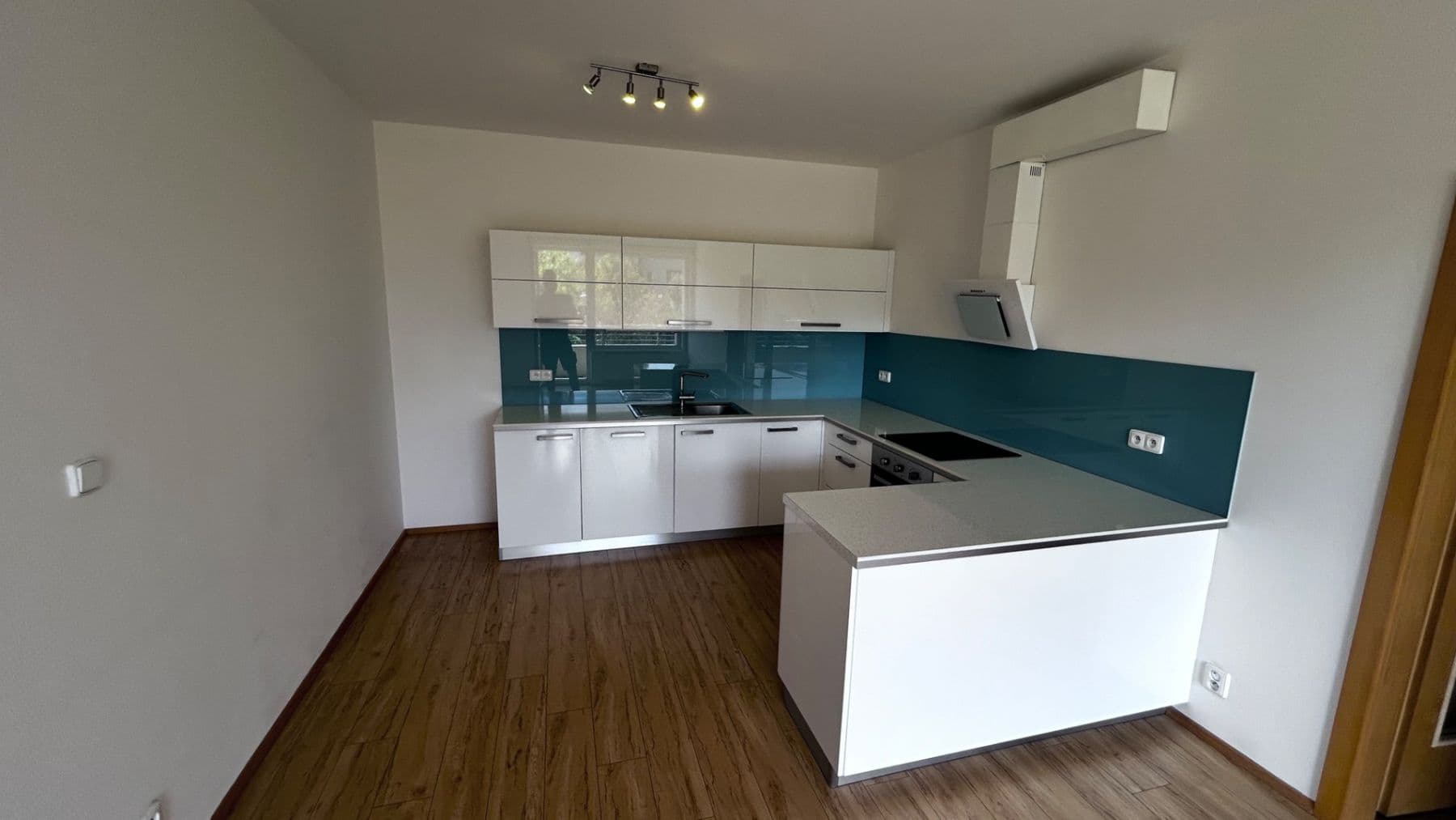 2 bedroom with open-plan kitchen flat to rent, 66 m², Pavla Beneše, Prague, Prague 2 bedroom with open-plan kitchen flat to rent, 66 m², Pavla Beneše, Prague, Prague
