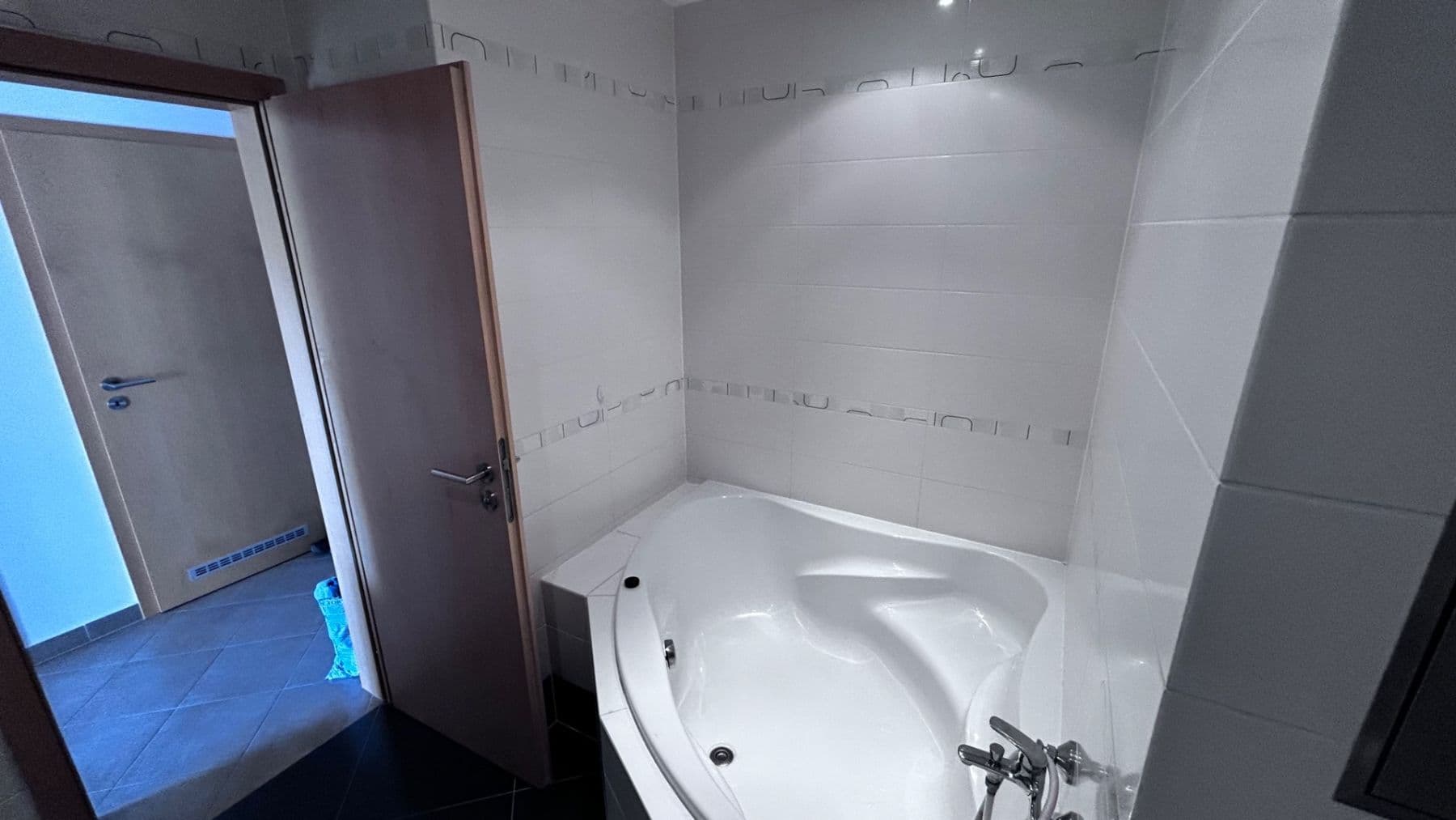 2 bedroom with open-plan kitchen flat to rent, 66 m², Pavla Beneše, Prague, Prague 2 bedroom with open-plan kitchen flat to rent, 66 m², Pavla Beneše, Prague, Prague