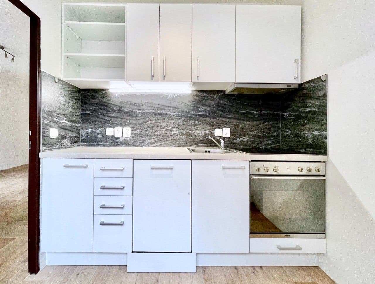 1 bedroom flat to rent, 34 m², Trytova, Prague, Prague 1 bedroom flat to rent, 34 m², Trytova, Prague, Prague