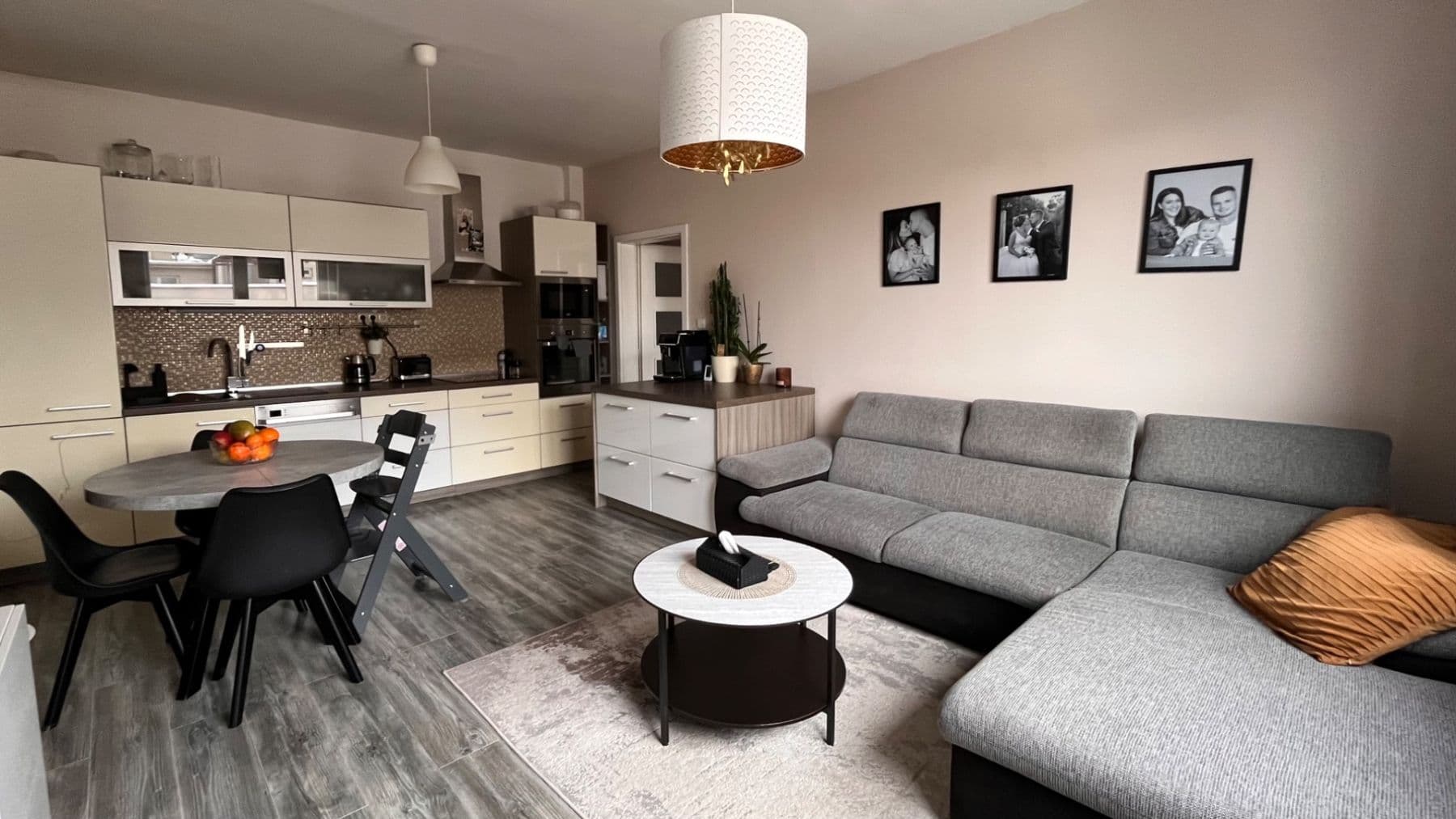 2 bedroom with open-plan kitchen flat for sale, 79 m², Osvoboditelů, Louny, Ústecký Region 2 bedroom with open-plan kitchen flat for sale, 79 m², Osvoboditelů, Louny, Ústecký Region