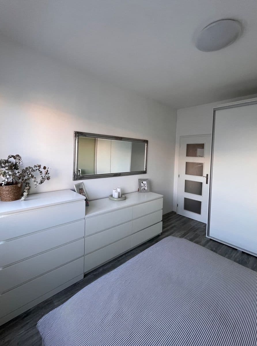 2 bedroom with open-plan kitchen flat for sale, 79 m², Osvoboditelů, Louny, Ústecký Region 2 bedroom with open-plan kitchen flat for sale, 79 m², Osvoboditelů, Louny, Ústecký Region
