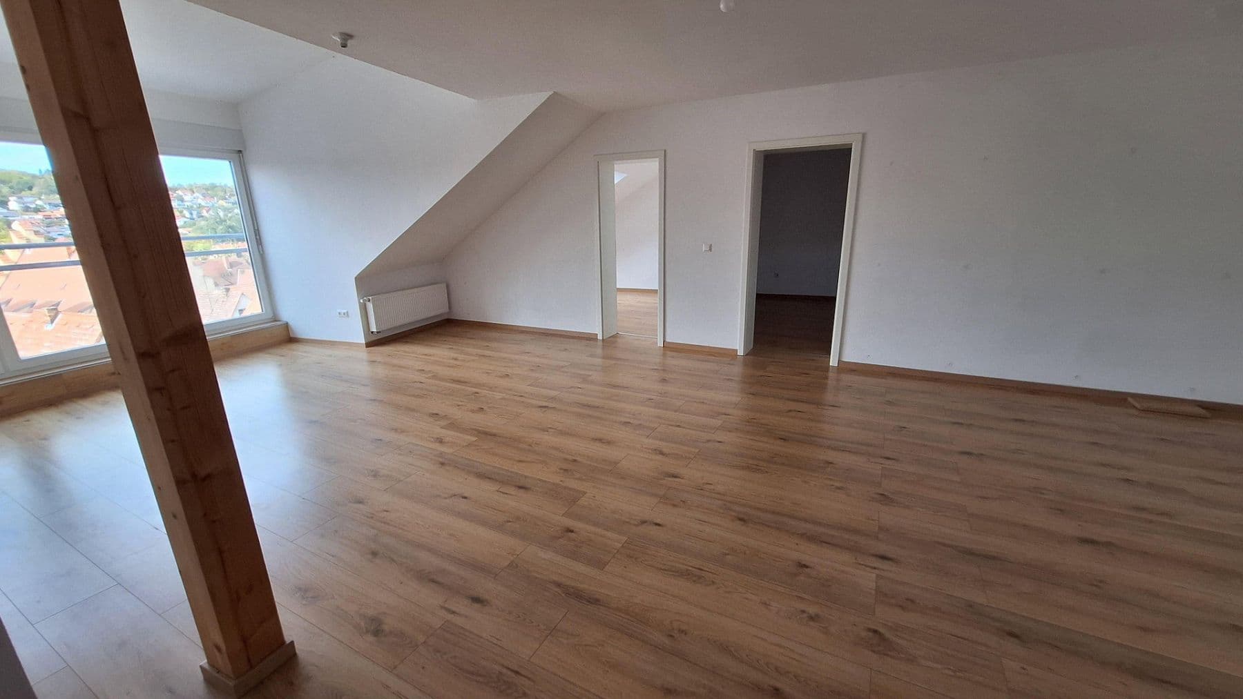 3 bedroom with open-plan kitchen flat to rent, 170 m², Ochsenfurt, Bavaria 3 bedroom with open-plan kitchen flat to rent, 170 m², Ochsenfurt, Bavaria