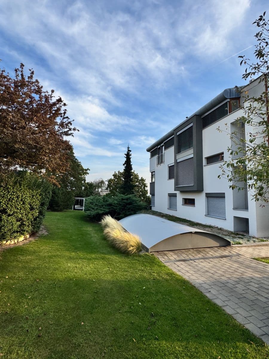 3 bedroom flat to rent, 140 m², Pod Bôrikom, Bratislava - mestská časť Staré Mesto, Bratislavský Region 3 bedroom flat to rent, 140 m², Pod Bôrikom, Bratislava - mestská časť Staré Mesto, Bratislavský Region