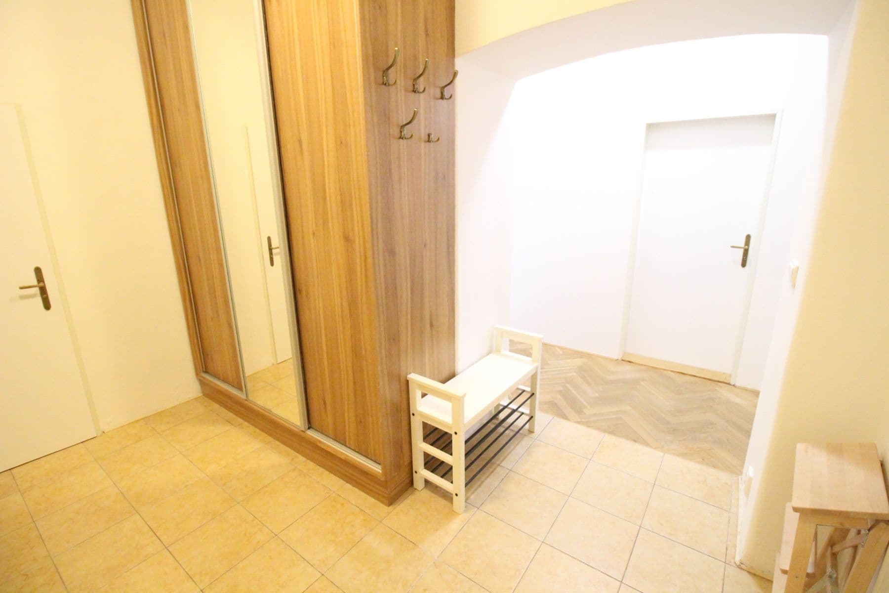 3 bedroom with open-plan kitchen flat to rent, 98 m², Na Zámyšli, Prague, Prague 3 bedroom with open-plan kitchen flat to rent, 98 m², Na Zámyšli, Prague, Prague