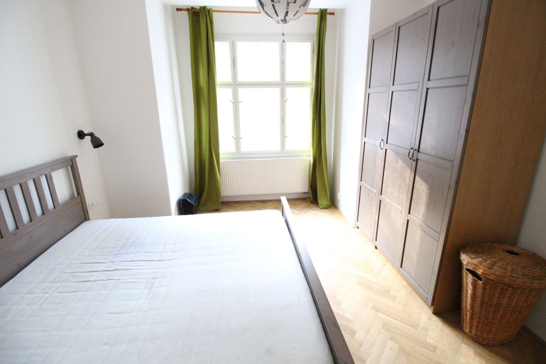3 bedroom with open-plan kitchen flat to rent, 98 m², Na Zámyšli, Prague, Prague 3 bedroom with open-plan kitchen flat to rent, 98 m², Na Zámyšli, Prague, Prague