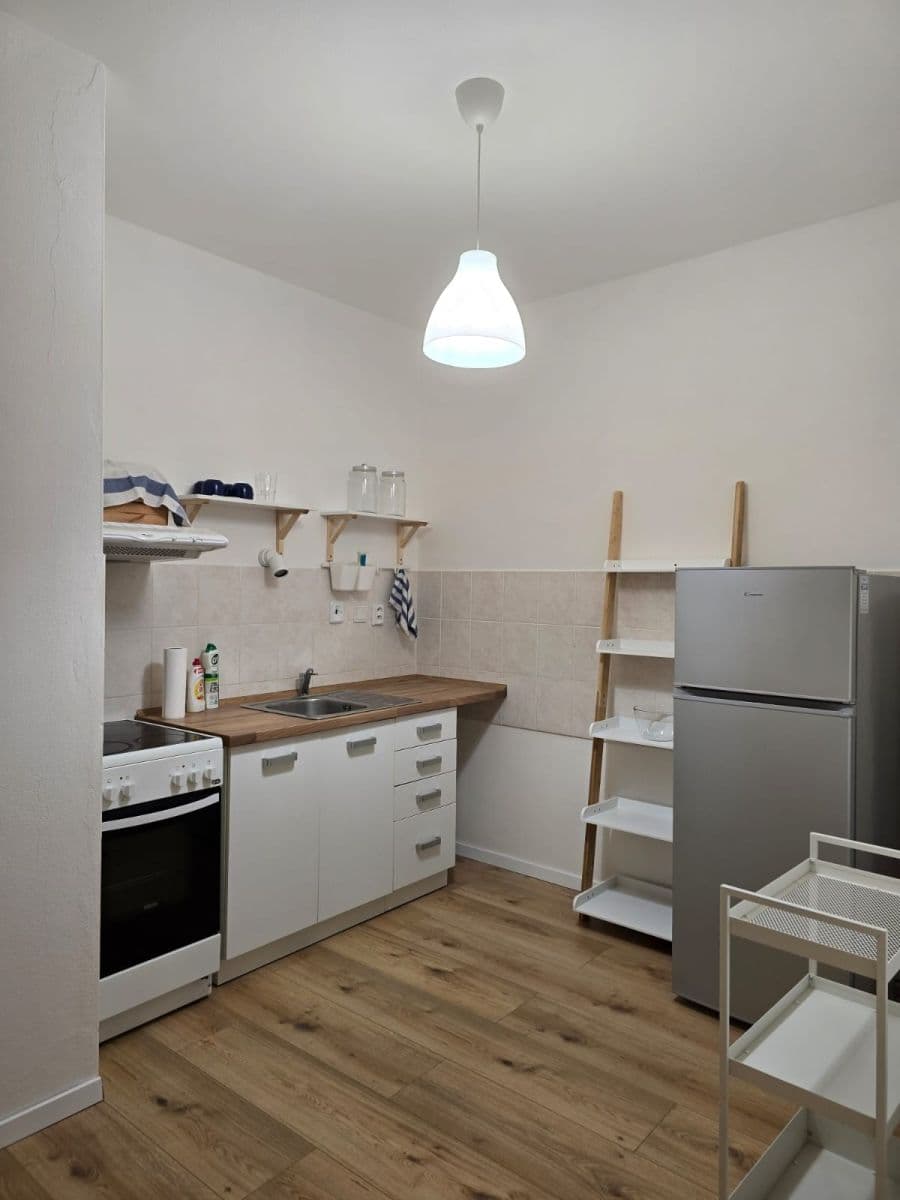 Small studio flat to rent, 43 m², Papraďová, Ružinov, Bratislavský Region Small studio flat to rent, 43 m², Papraďová, Ružinov, Bratislavský Region