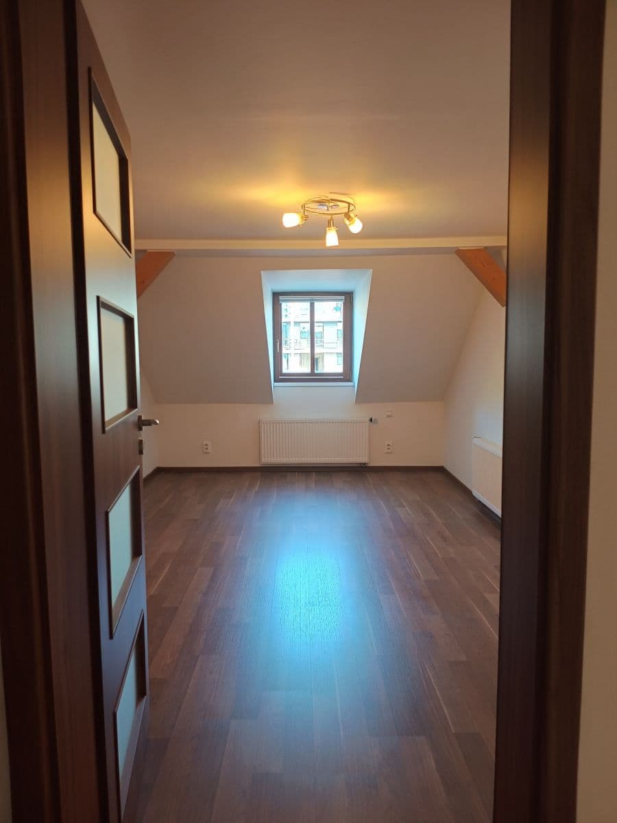 2 bedroom with open-plan kitchen flat to rent, 100 m², 8. března, Liberec, Liberecký Region 2 bedroom with open-plan kitchen flat to rent, 100 m², 8. března, Liberec, Liberecký Region