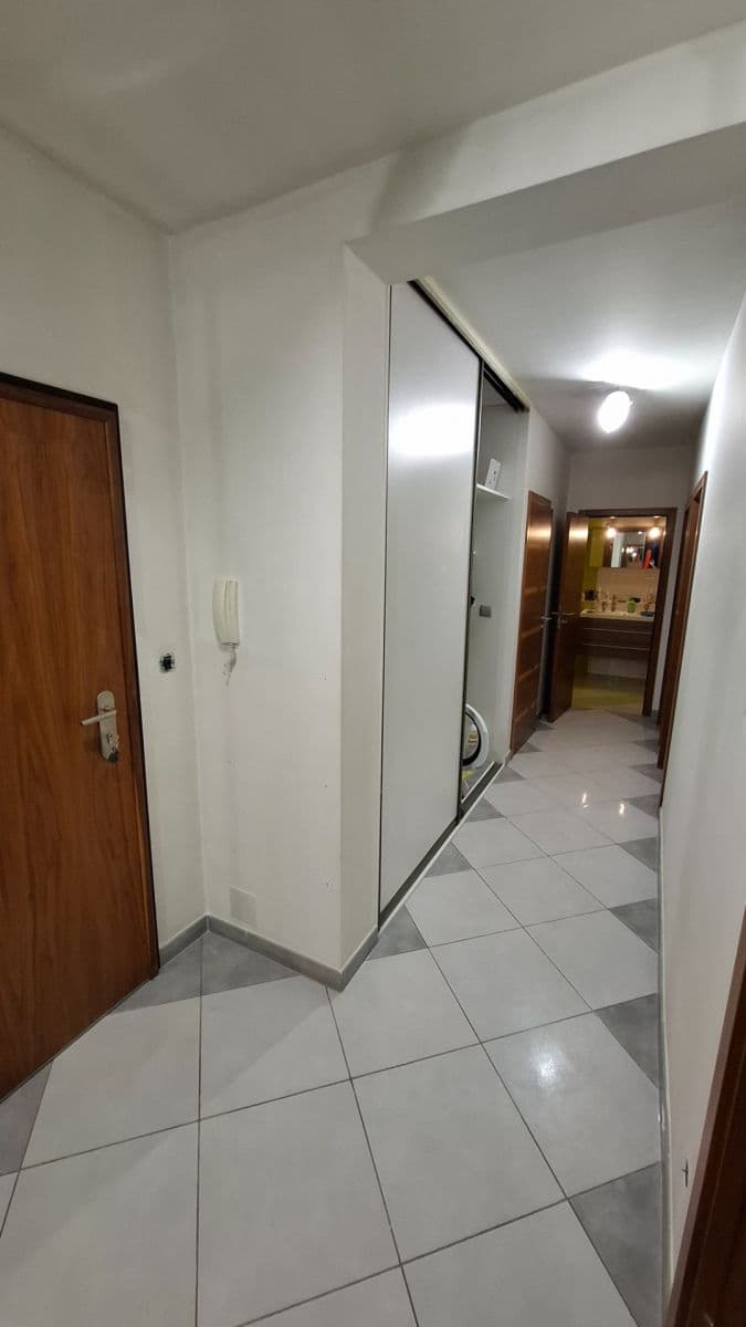 2 bedroom with open-plan kitchen flat to rent, 70 m², U Hostavického potoka, Prague, Prague 2 bedroom with open-plan kitchen flat to rent, 70 m², U Hostavického potoka, Prague, Prague