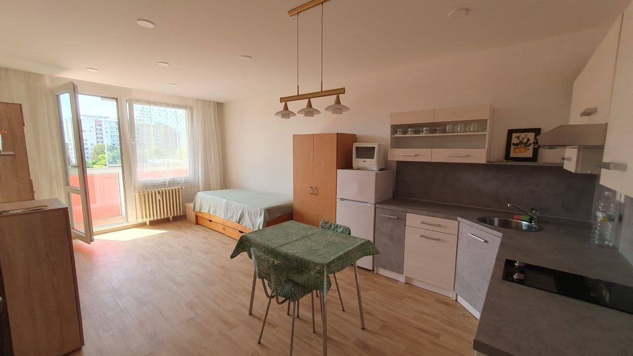 Studio flat to rent, 32 m², Jana Masaryka, Hradec Králové, Královéhradecký Region Studio flat to rent, 32 m², Jana Masaryka, Hradec Králové, Královéhradecký Region