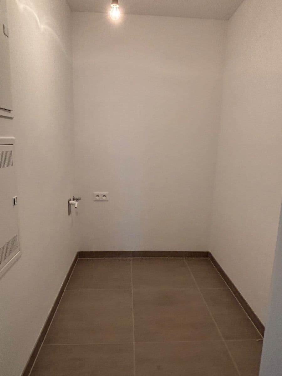 2 bedroom with open-plan kitchen flat to rent, 100 m², Za Pískovnou, Prague, Prague 2 bedroom with open-plan kitchen flat to rent, 100 m², Za Pískovnou, Prague, Prague