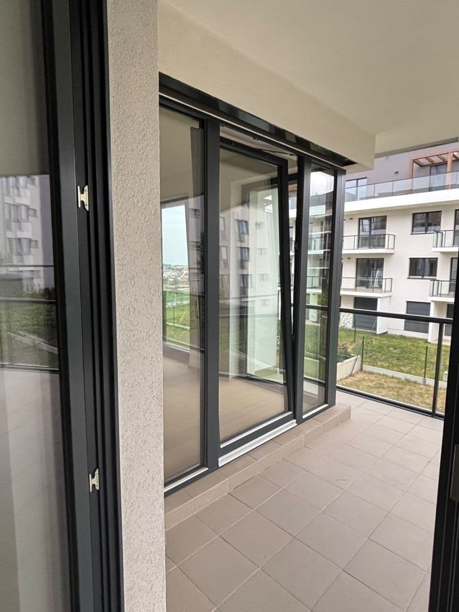 2 bedroom with open-plan kitchen flat to rent, 100 m², Za Pískovnou, Prague, Prague 2 bedroom with open-plan kitchen flat to rent, 100 m², Za Pískovnou, Prague, Prague