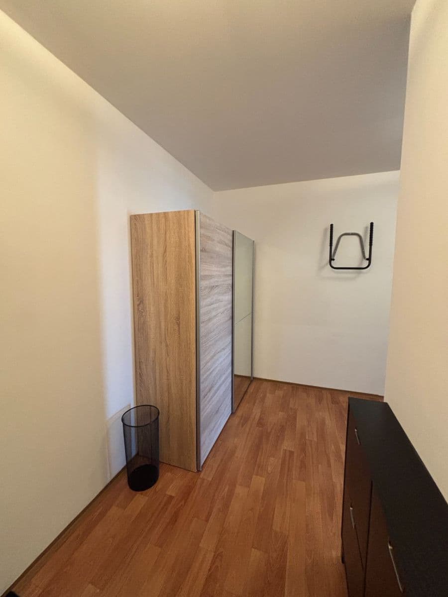 Studio flat to rent, 37 m², Podkovářská, Prague, Prague Studio flat to rent, 37 m², Podkovářská, Prague, Prague